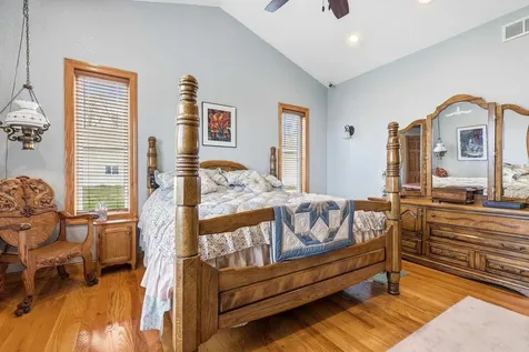 1567 St. Catherine Dubuque IA 52031
