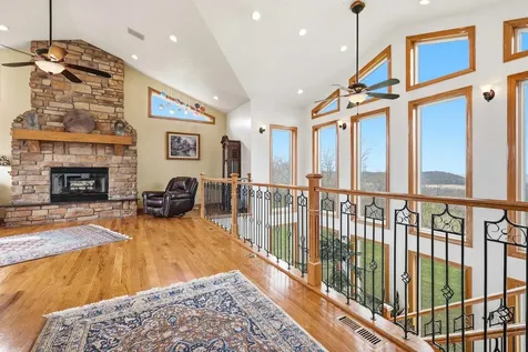 1567 St. Catherine Dubuque IA 52031