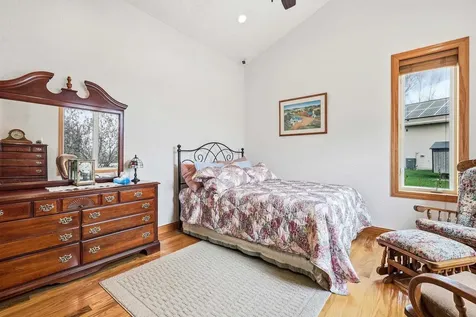1567 St. Catherine Dubuque IA 52031