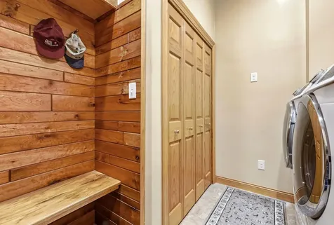 1567 St. Catherine Dubuque IA 52031