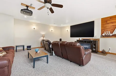 1567 St. Catherine Dubuque IA 52031