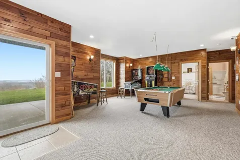 1567 St. Catherine Dubuque IA 52031