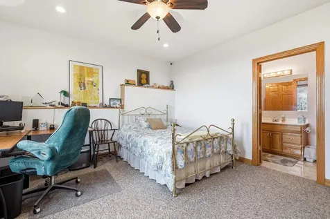 1567 St. Catherine Dubuque IA 52031