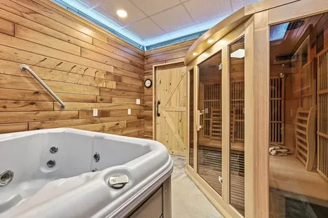 1567 St. Catherine Dubuque IA 52031