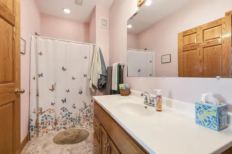 1567 St. Catherine Dubuque IA 52031