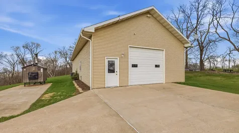 1567 St. Catherine Dubuque IA 52031