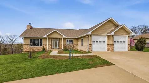 1567 St. Catherine Dubuque IA 52031