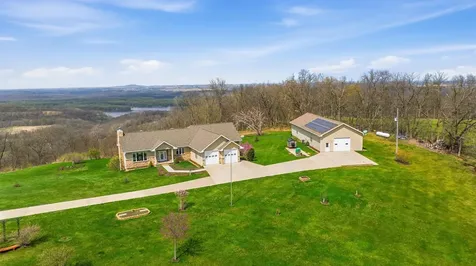 1567 St. Catherine Dubuque IA 52031