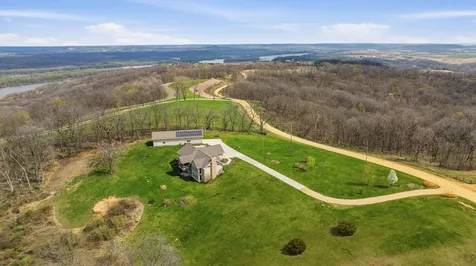 1567 St. Catherine Dubuque IA 52031