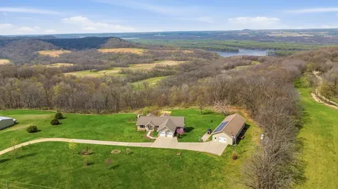 1567 St. Catherine Dubuque IA 52031
