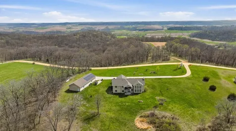 1567 St. Catherine Dubuque IA 52031