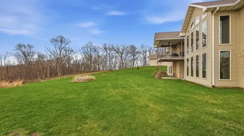 1567 St. Catherine Dubuque IA 52031