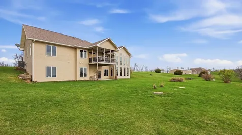 1567 St. Catherine Dubuque IA 52031