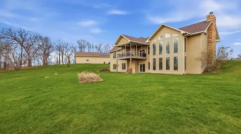 1567 St. Catherine Dubuque IA 52031