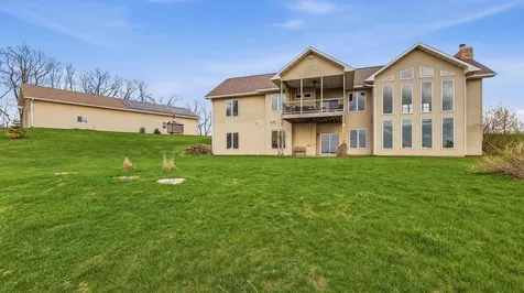 1567 St. Catherine Dubuque IA 52031