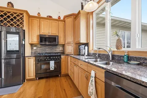 1567 St. Catherine Dubuque IA 52031