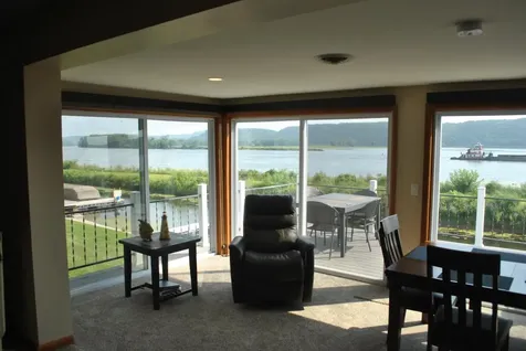 158 Abel Guttenberg IA 52052