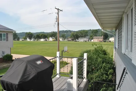 158 Abel Guttenberg IA 52052