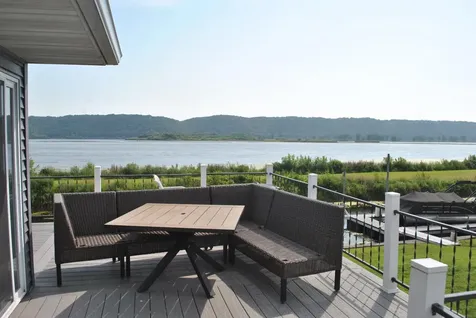 158 Abel Guttenberg IA 52052
