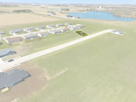 820 10th Street SW Dyersville IA 52040