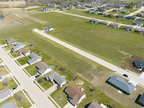 820 10th Street SW Dyersville IA 52040