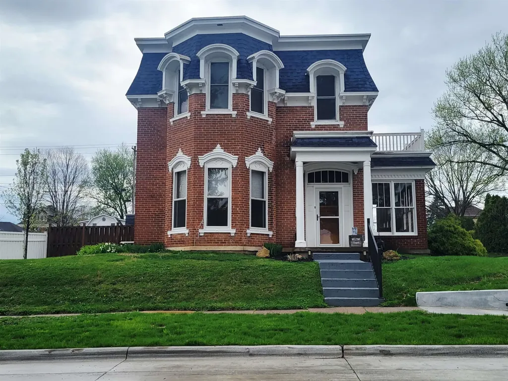 108 N 4th Bellevue IA 52031