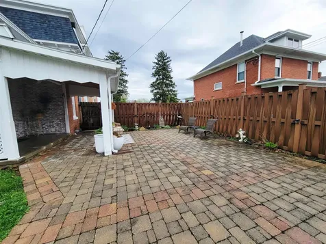 108 N 4th Bellevue IA 52031