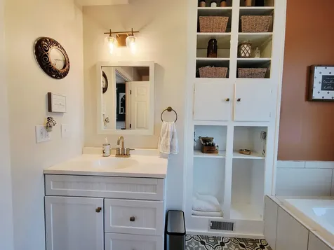 108 N 4th Bellevue IA 52031