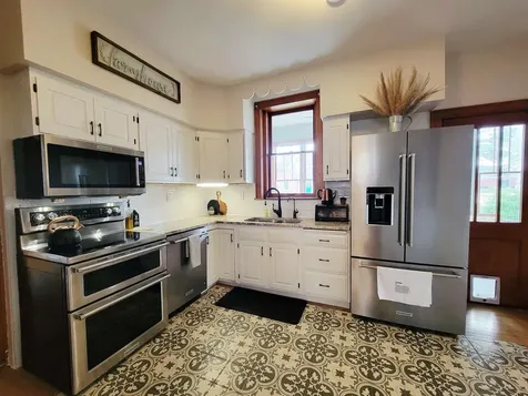 108 N 4th Bellevue IA 52031