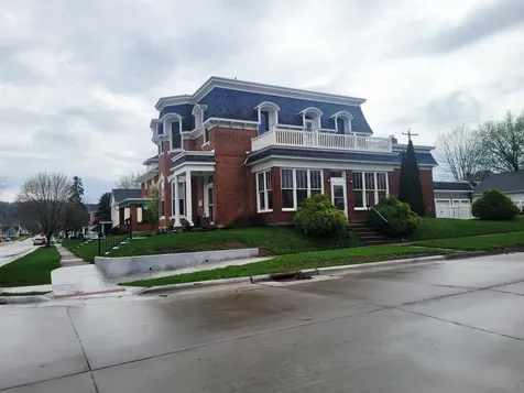 108 N 4th Bellevue IA 52031