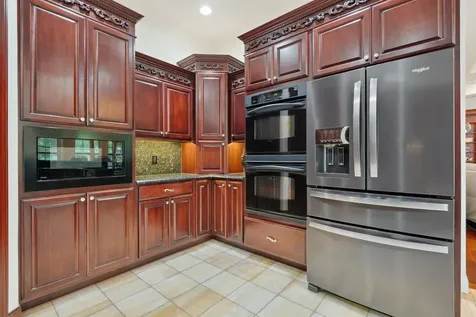 1047 Shady Oaks Dubuque IA 52003