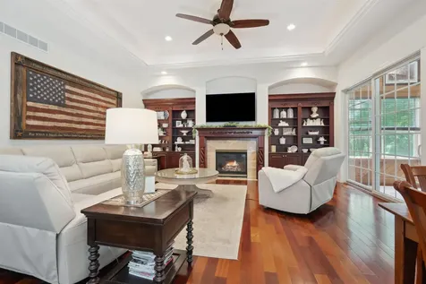 1047 Shady Oaks Dubuque IA 52003
