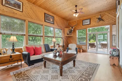 1047 Shady Oaks Dubuque IA 52003
