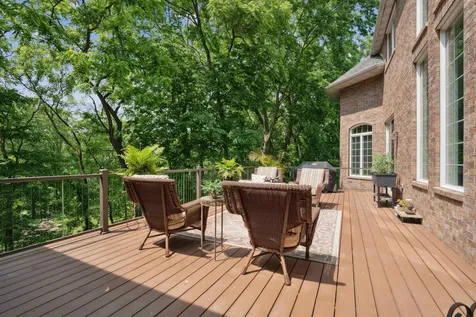 1047 Shady Oaks Dubuque IA 52003