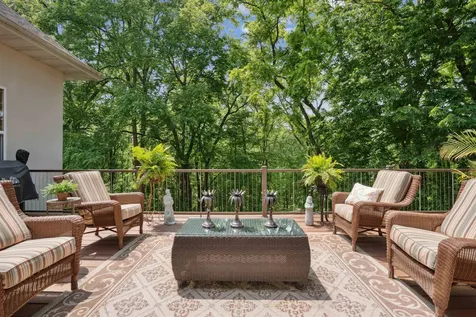 1047 Shady Oaks Dubuque IA 52003
