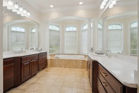 1047 Shady Oaks Dubuque IA 52003