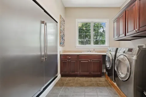 1047 Shady Oaks Dubuque IA 52003