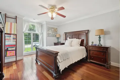 1047 Shady Oaks Dubuque IA 52003