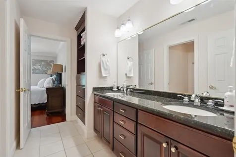 1047 Shady Oaks Dubuque IA 52003
