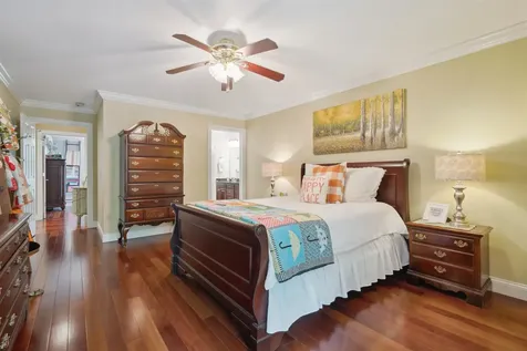 1047 Shady Oaks Dubuque IA 52003