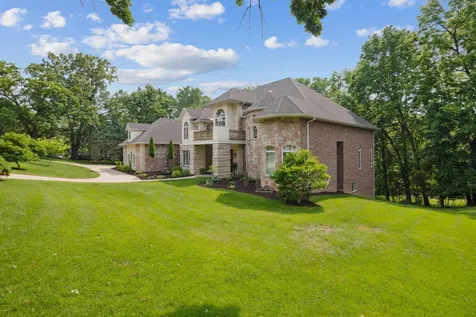 1047 Shady Oaks Dubuque IA 52003