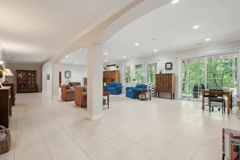 1047 Shady Oaks Dubuque IA 52003