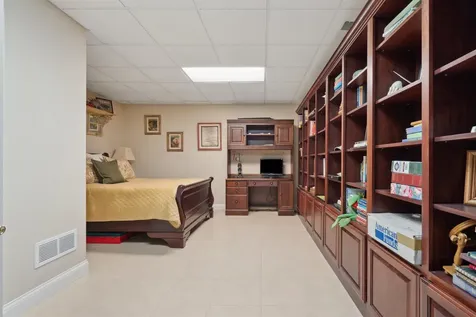1047 Shady Oaks Dubuque IA 52003