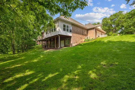 1047 Shady Oaks Dubuque IA 52003
