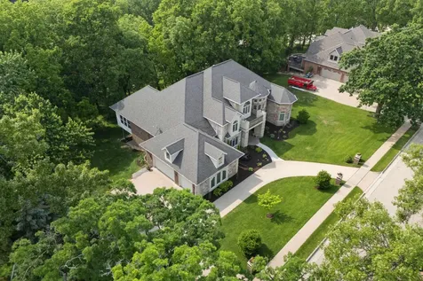 1047 Shady Oaks Dubuque IA 52003