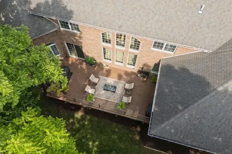 1047 Shady Oaks Dubuque IA 52003