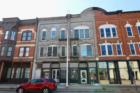 1735 Central Dubuque IA 52001