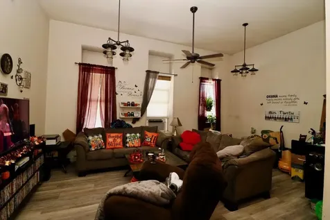 1735 Central Dubuque IA 52001