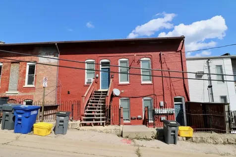 1735 Central Dubuque IA 52001