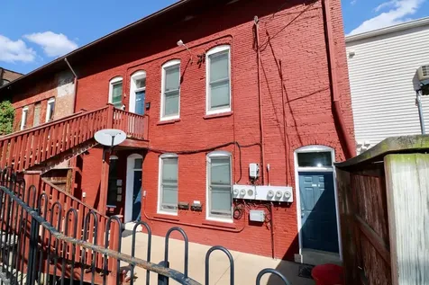 1735 Central Dubuque IA 52001